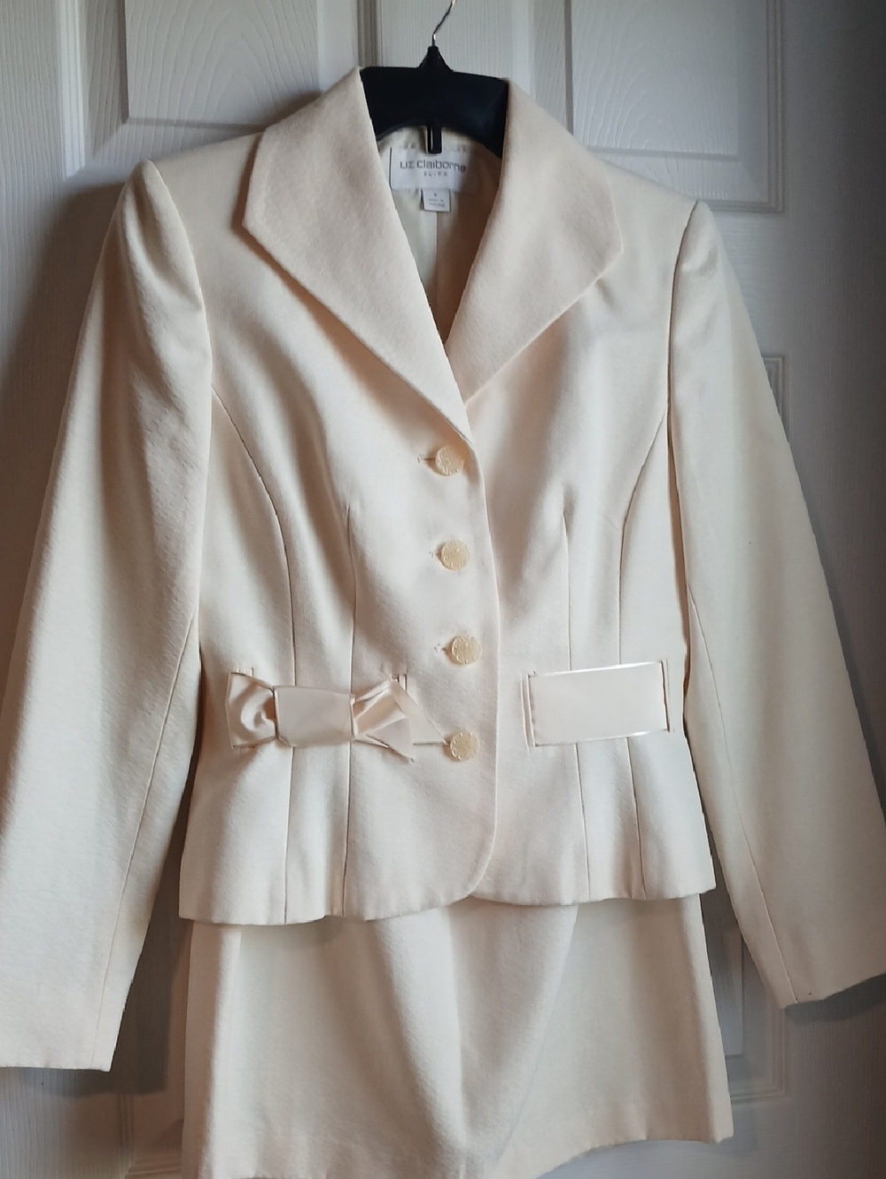 Liz Claiborne 2PC Ladies Suit SZ 6. EUC